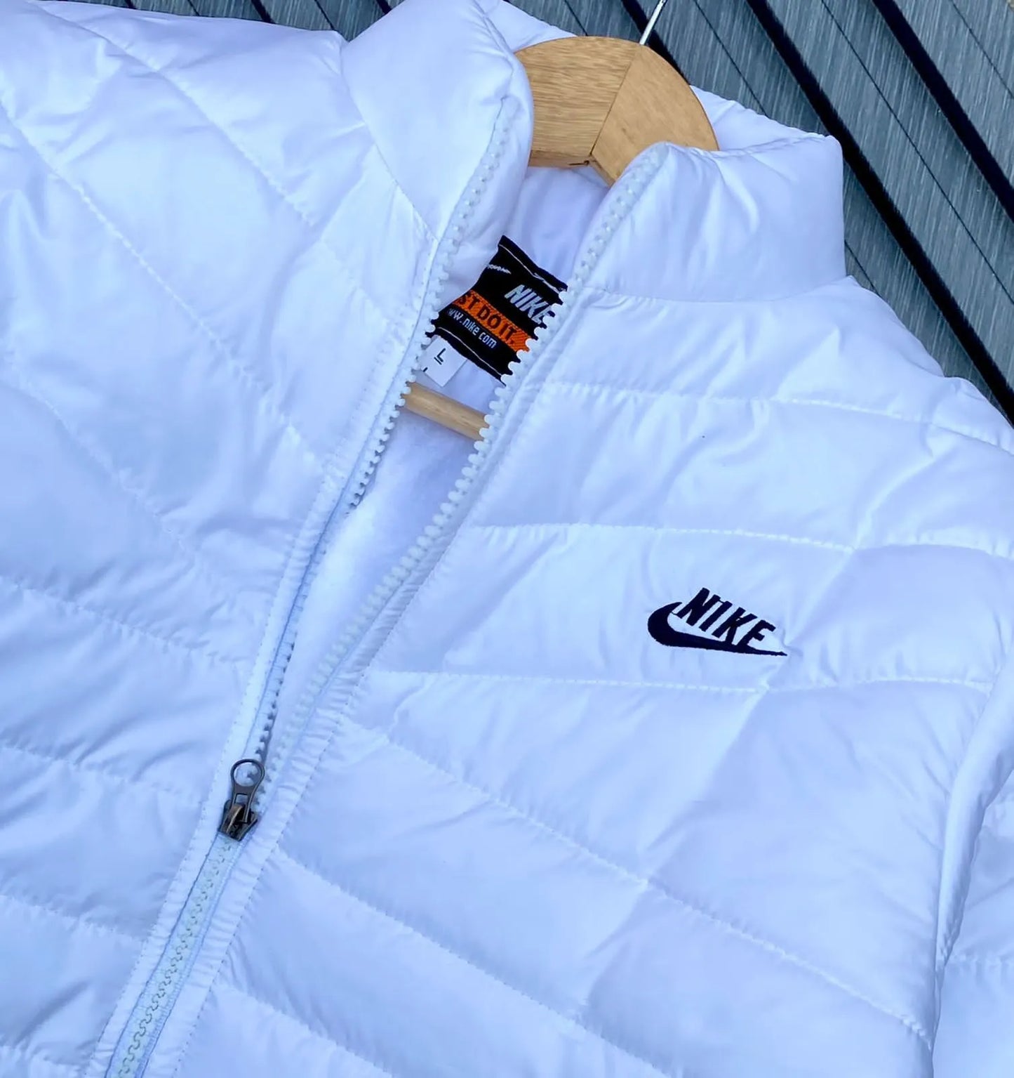 Nike White Lightweight Puffer Jacket – Insulated Winter Zip-Up Coat with Quilted Padding | Nike's Inspired